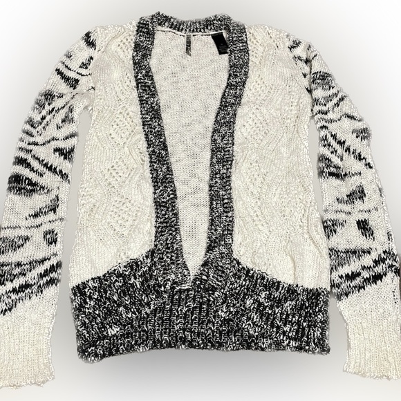 BKE Sweaters - Women’s BKE Buckle cardigan M